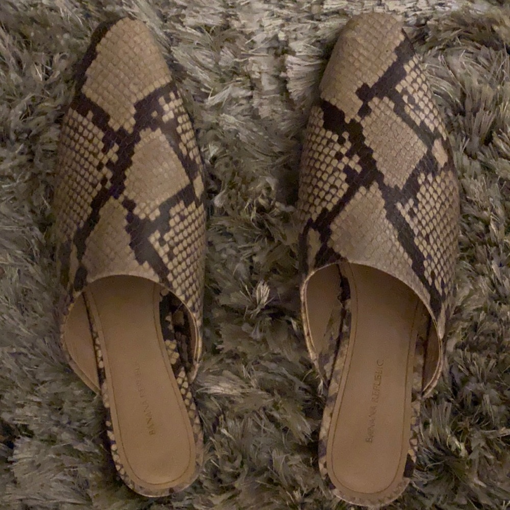 NWOT Banana Republic mules